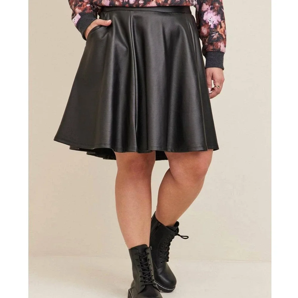 New Sexy Torrid 00 (size 10) Faux Leather‎ Coated Studio Luxe Skater Black Skirt